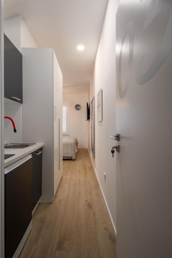 Apartments & Rooms Six 里耶卡 外观 照片