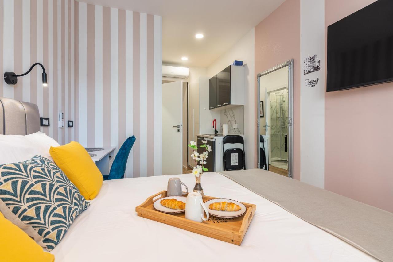 Apartments & Rooms Six 里耶卡 外观 照片