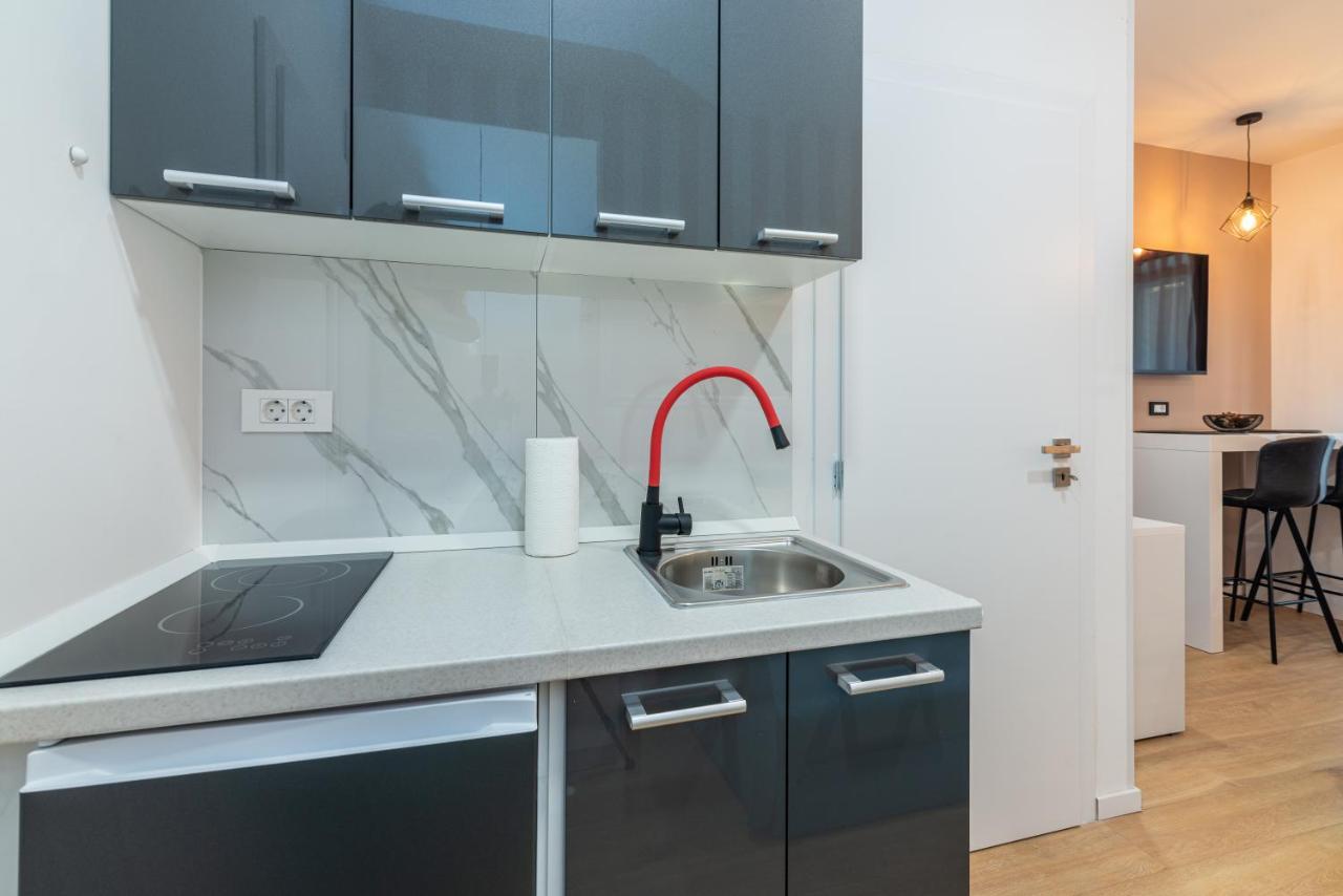 Apartments & Rooms Six 里耶卡 外观 照片