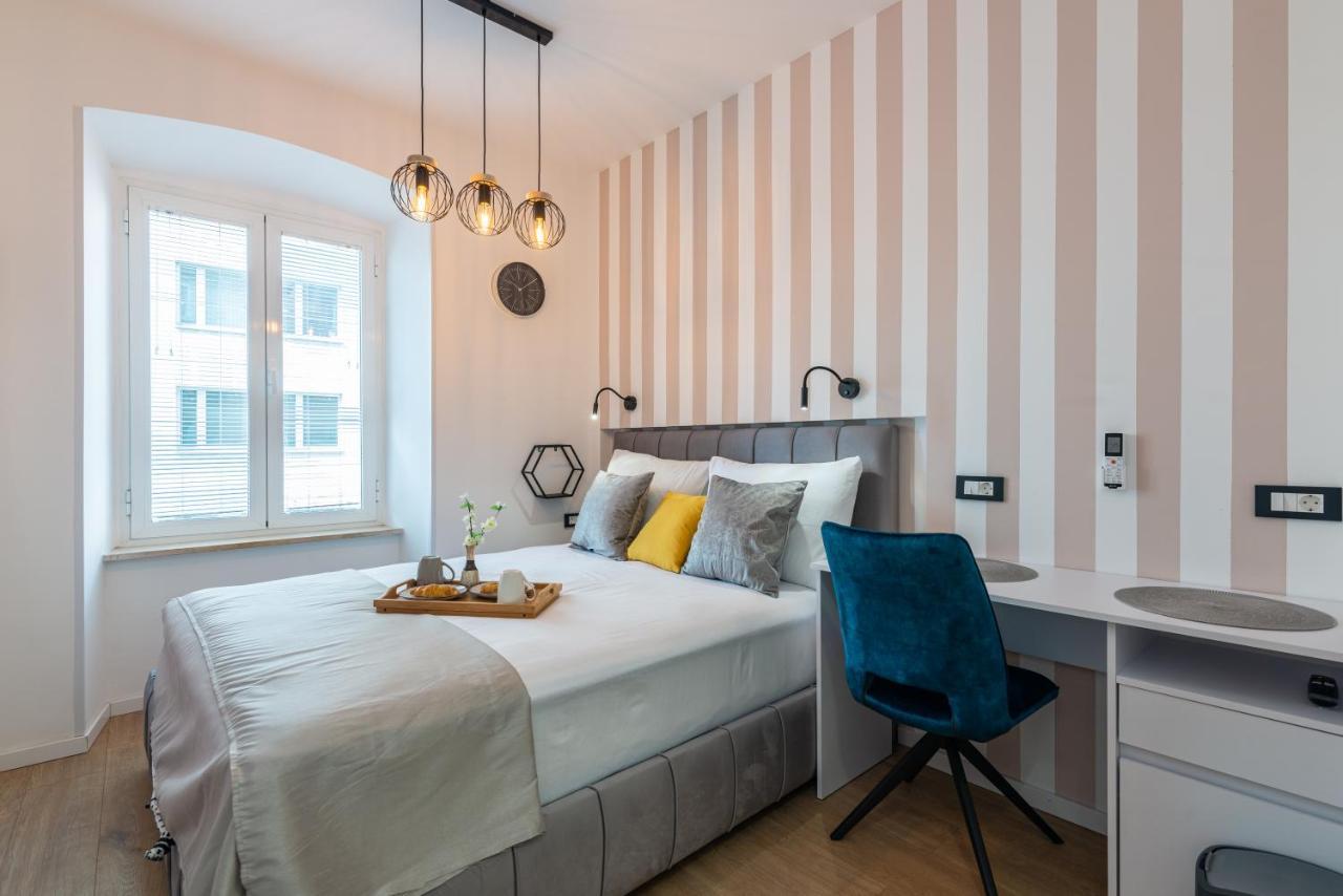 Apartments & Rooms Six 里耶卡 外观 照片