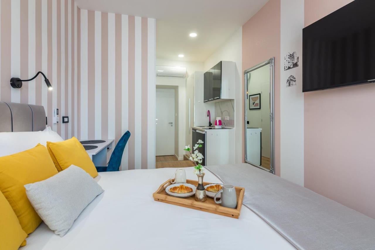 Apartments & Rooms Six 里耶卡 外观 照片
