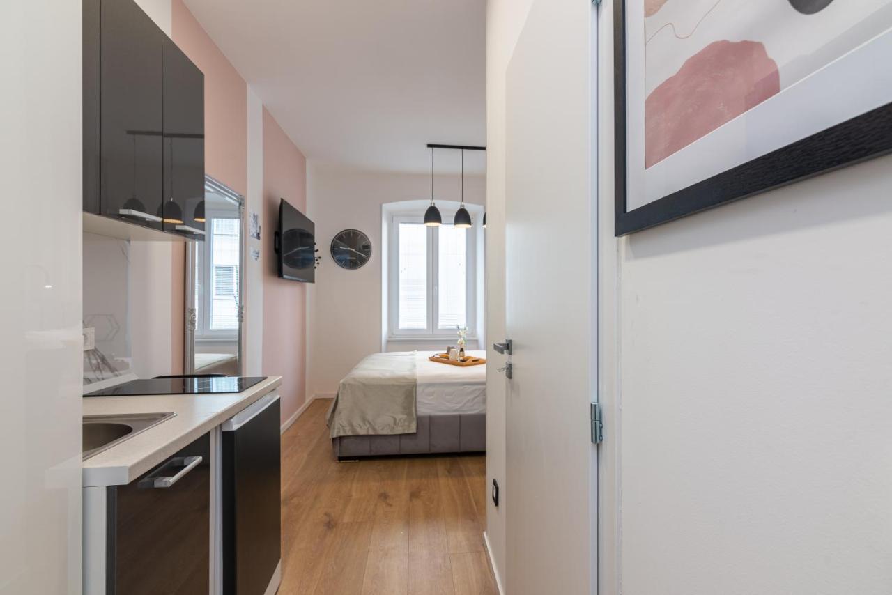Apartments & Rooms Six 里耶卡 外观 照片